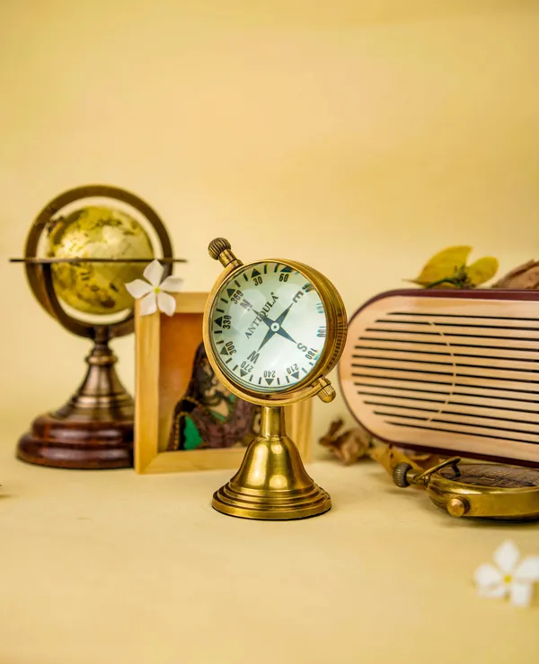 Antiqula_Epoch_3.3_Rotating_Vintage_Brass_Globe_Desk_Clock